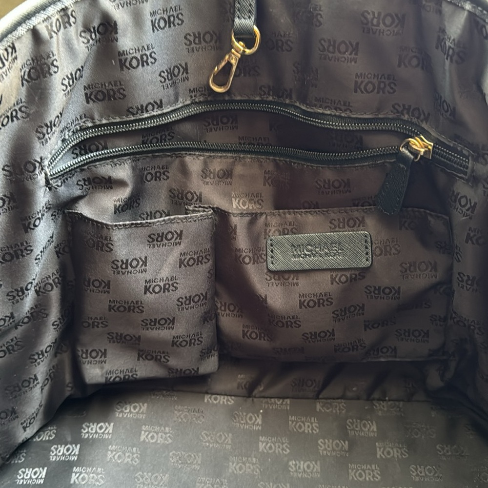 MICHAEL KORS XL Jetset Saffiano Leather Tote in Black - Picture 7 of 10
